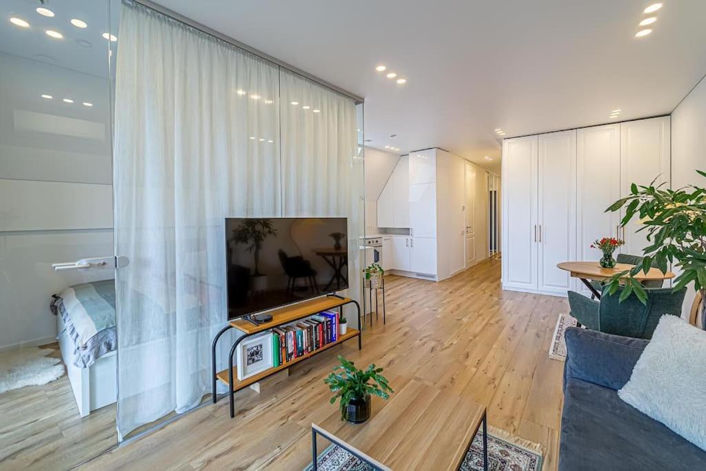 Sky Apartment With Free Parking And Balcony & Ac Kaunas Exterior photo
